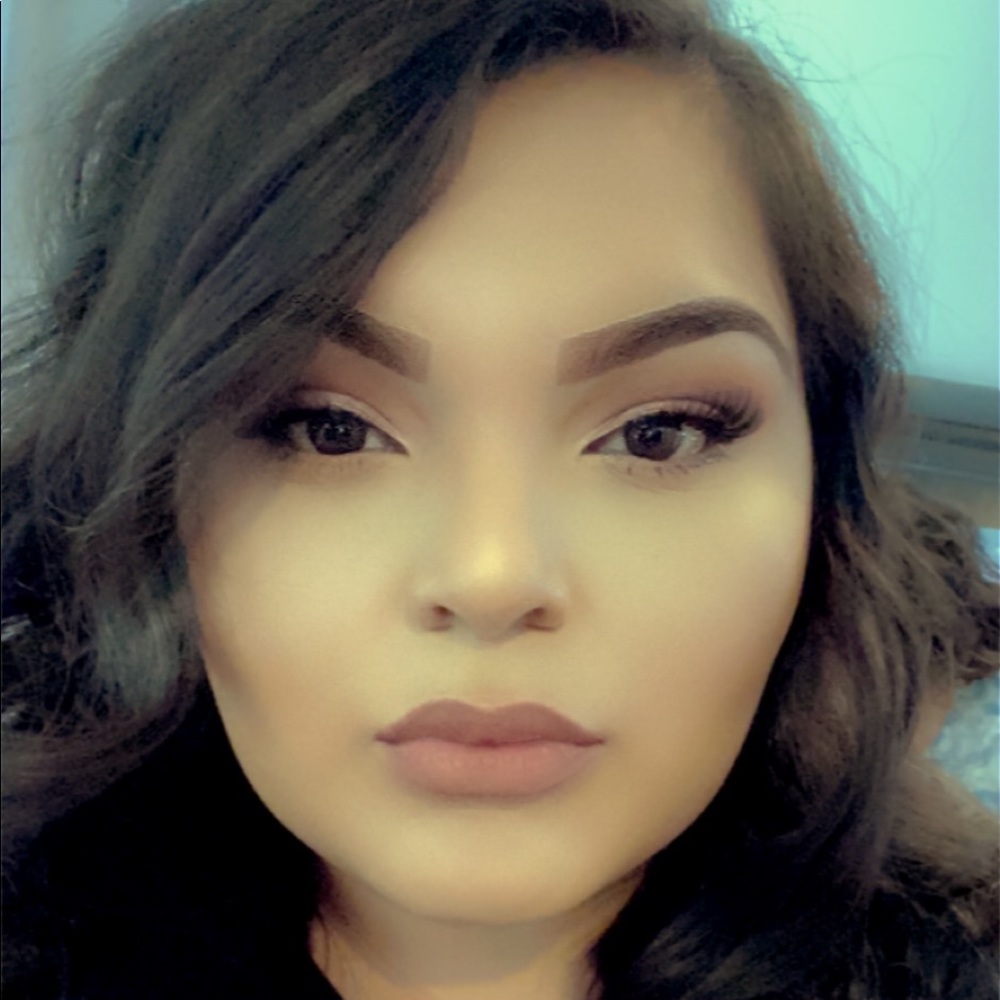 Meet your Posher, Cassandra